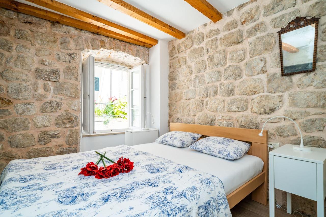 Old Town Historical Apartment